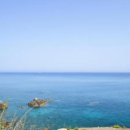 1 Bedroom Amazing In Locri