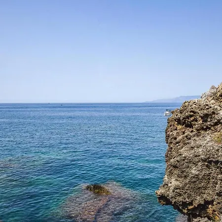 1 Bedroom Amazing In Apartment *