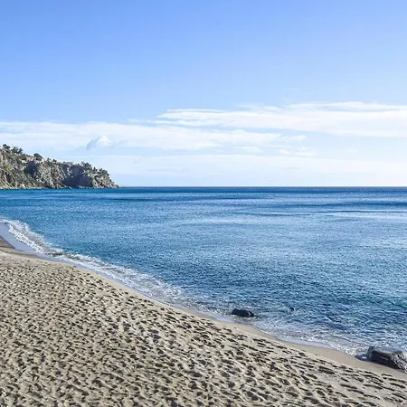 1 Bedroom Amazing In Apartamento Locri