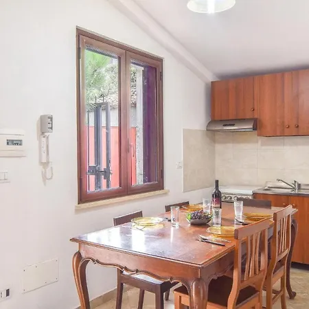 1 Bedroom Amazing In Locri