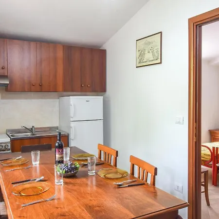 1 Bedroom Amazing In Apartament Locri