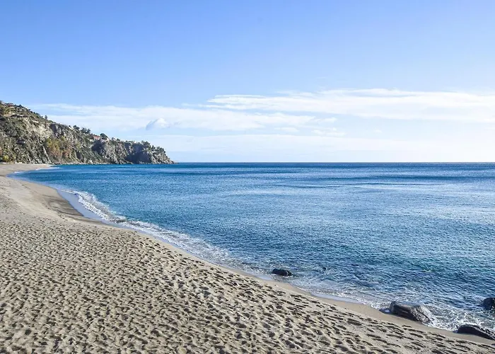 1 Bedroom Amazing In Apartamento Locri